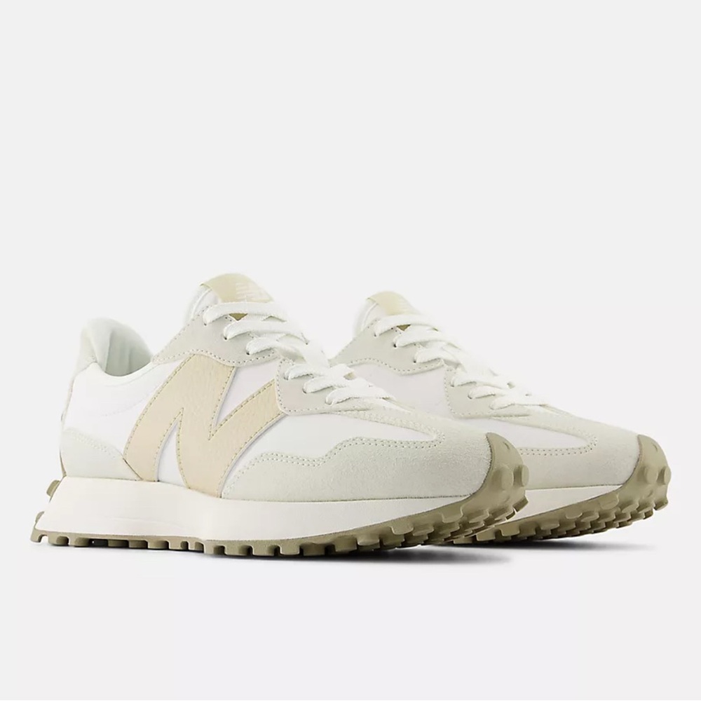 New Balance Women’s 327 Sea Salt and Sandstone Cream Athletic Sneakers 8.5 NIB